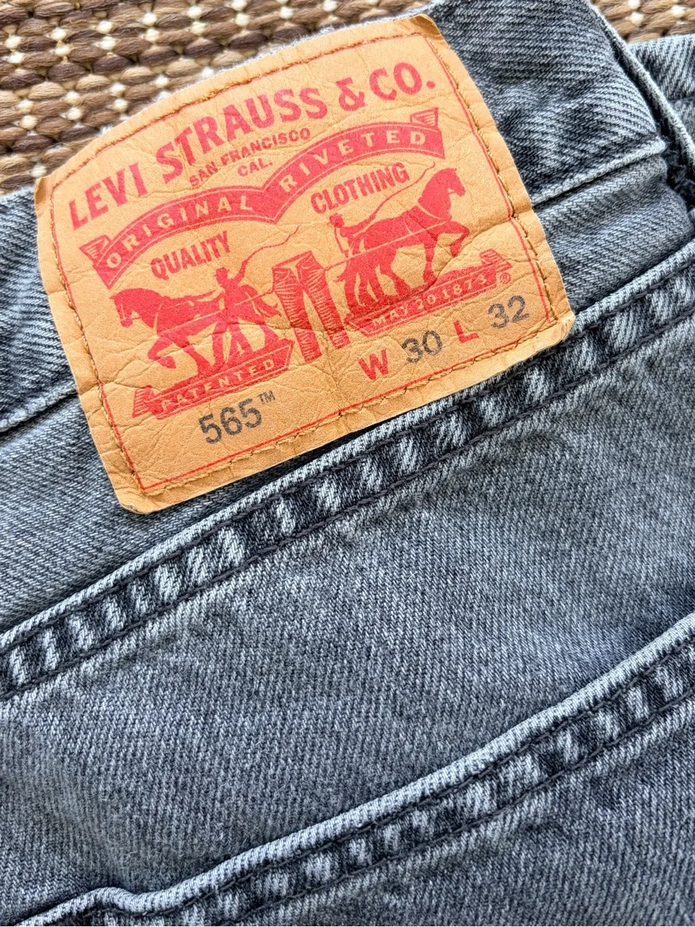 Men’s Levi’s 565 Grey 29x29 Actual Measure denim jeans loose fit straight leg
